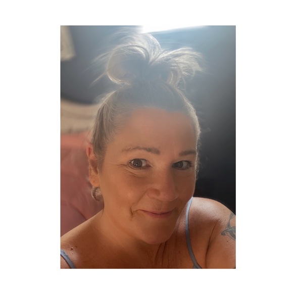 Meet your Posher, Sandy - Picture 1 of 1